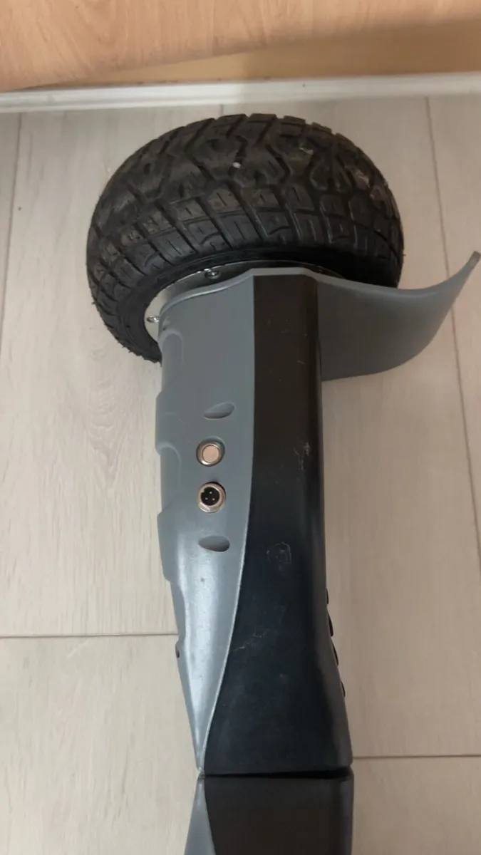 Hoverboard (no chargers) - Image 2