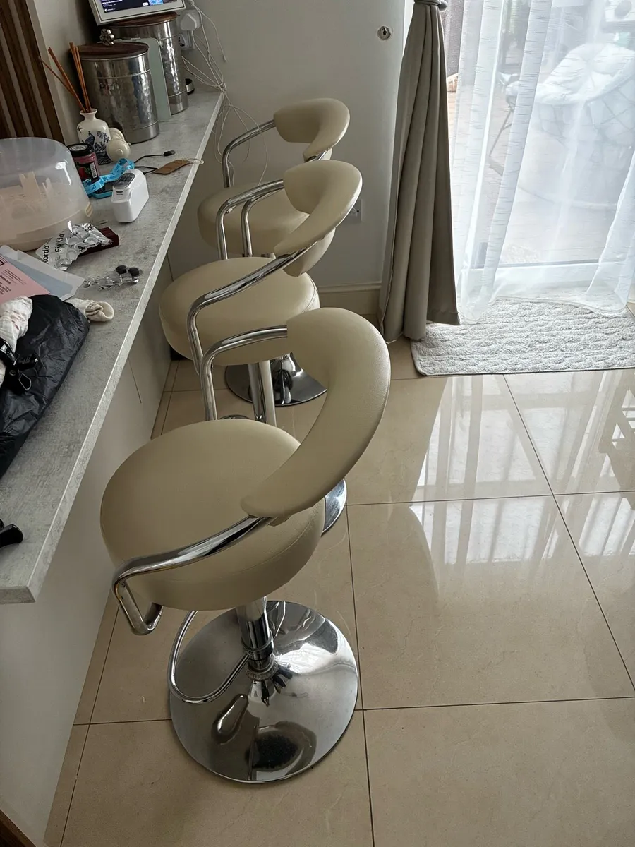 Set of 3 Breakfast Bar Stools - Height Adjustable - Image 2