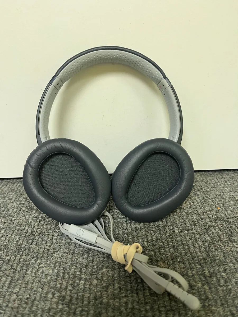 Sony Wired Headphones Over-Ear - Image 3