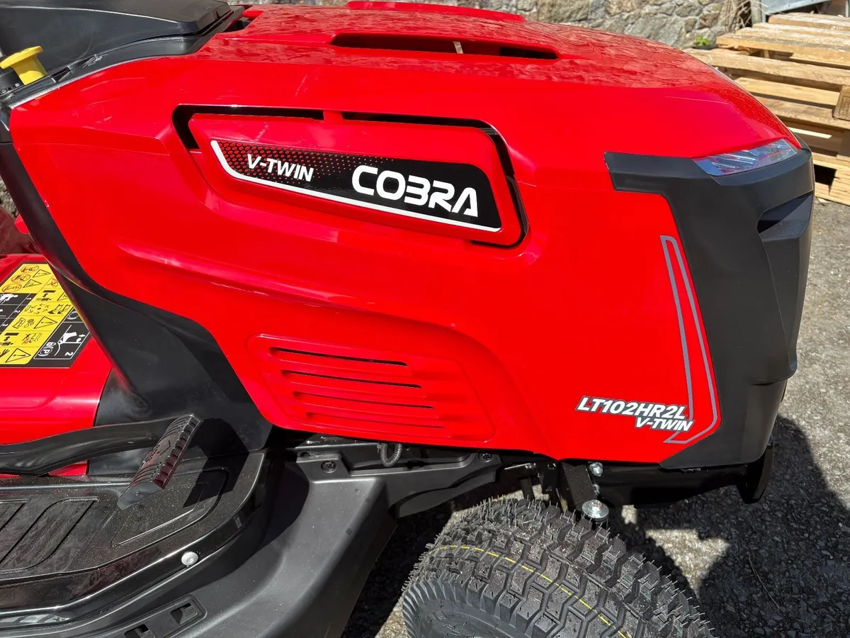 Cobra LT102HR2L 40 inch ride on lawnmower - SALE - Image 3