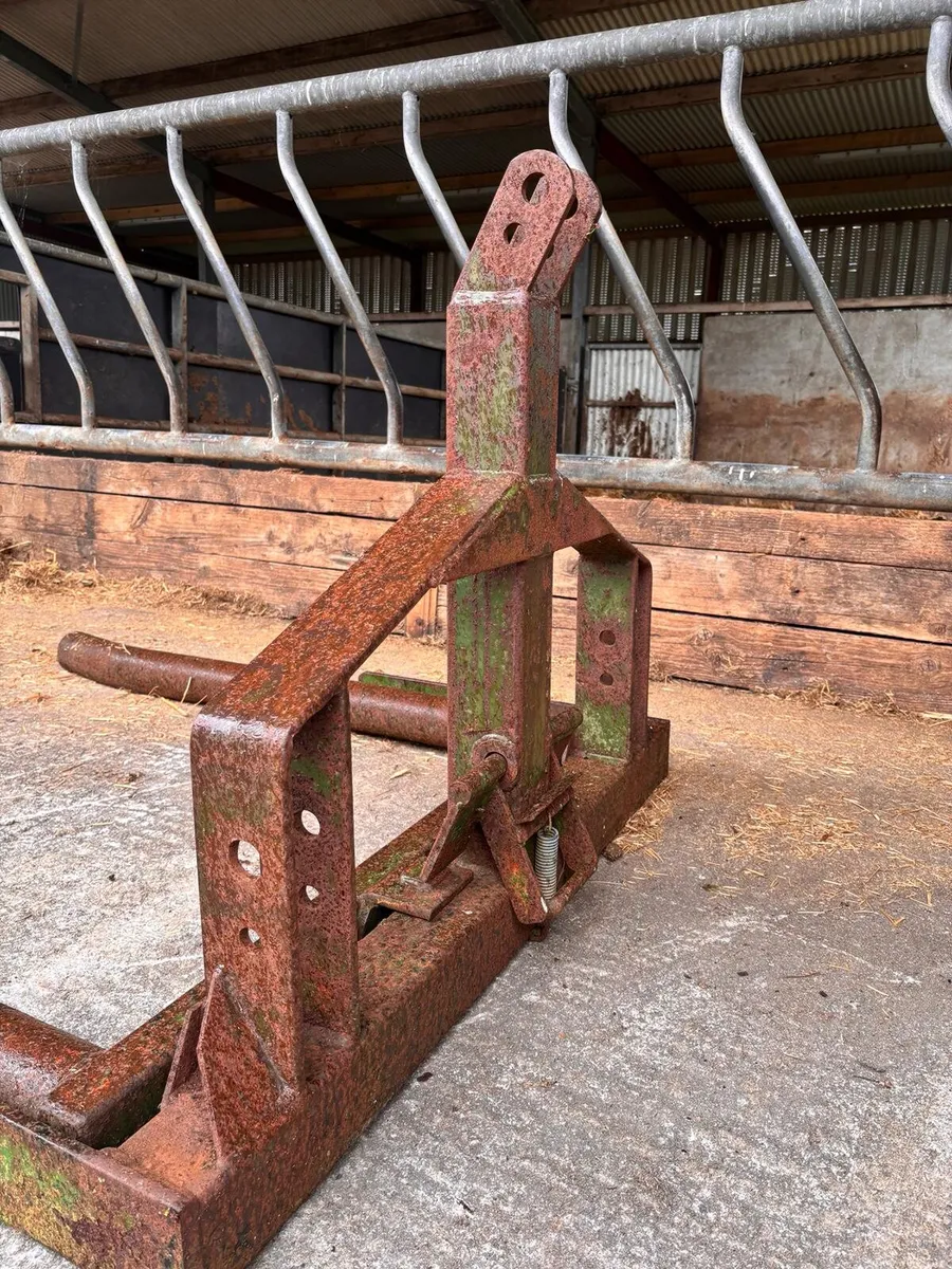 Bale Carrier & Front Bale Handler - Image 1