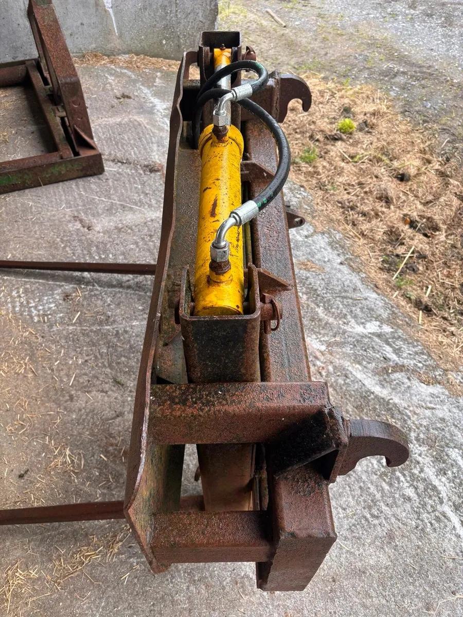 Bale Carrier & Front Bale Handler - Image 3