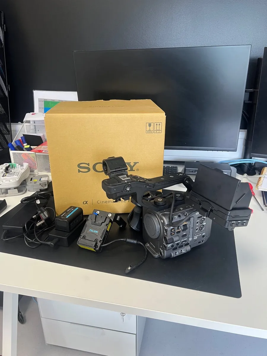 Sony FX6 4K Cinema Line ILME Camera Body - Image 1
