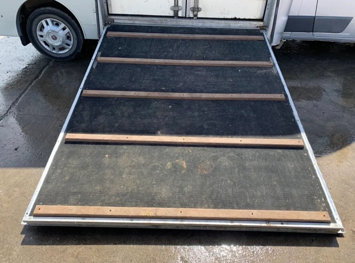 2box Horse Truck - Image 4