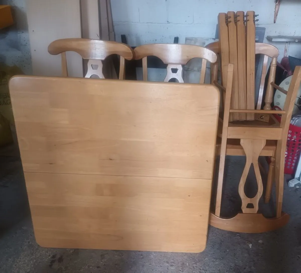 Table and 4 chairs - Image 1