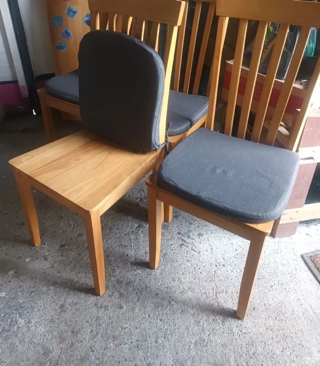 4 chairs and table - Image 3