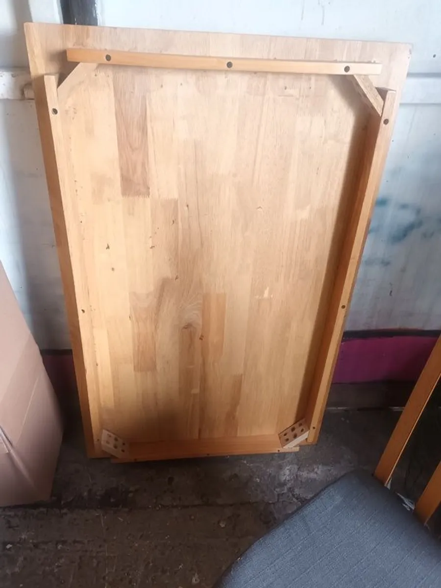 4 chairs and table - Image 4