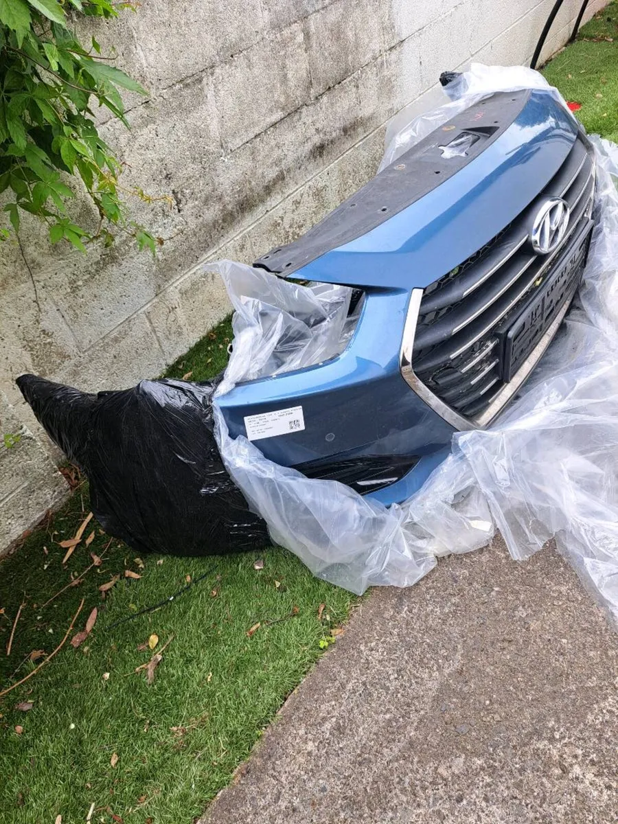Hyundai i40 front bumper - Image 1