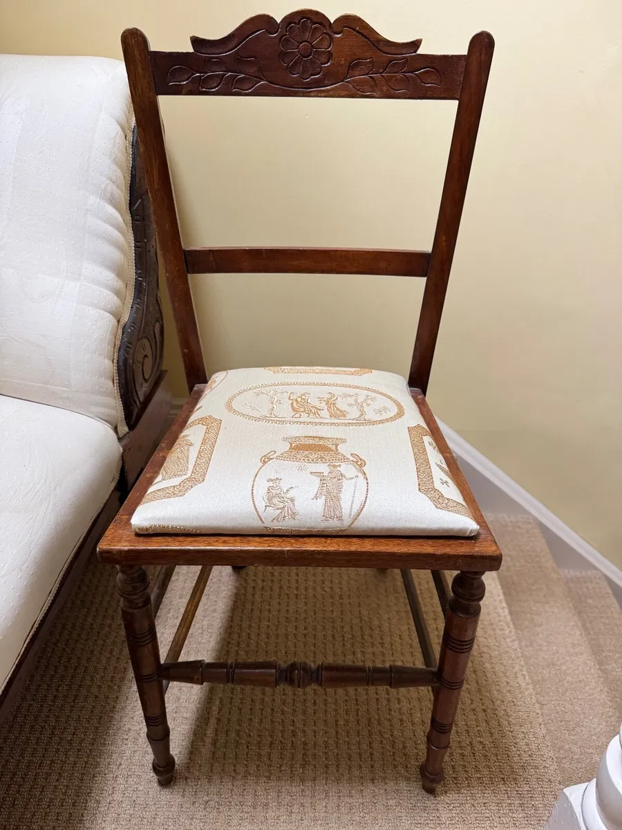 Small Chair - Image 1