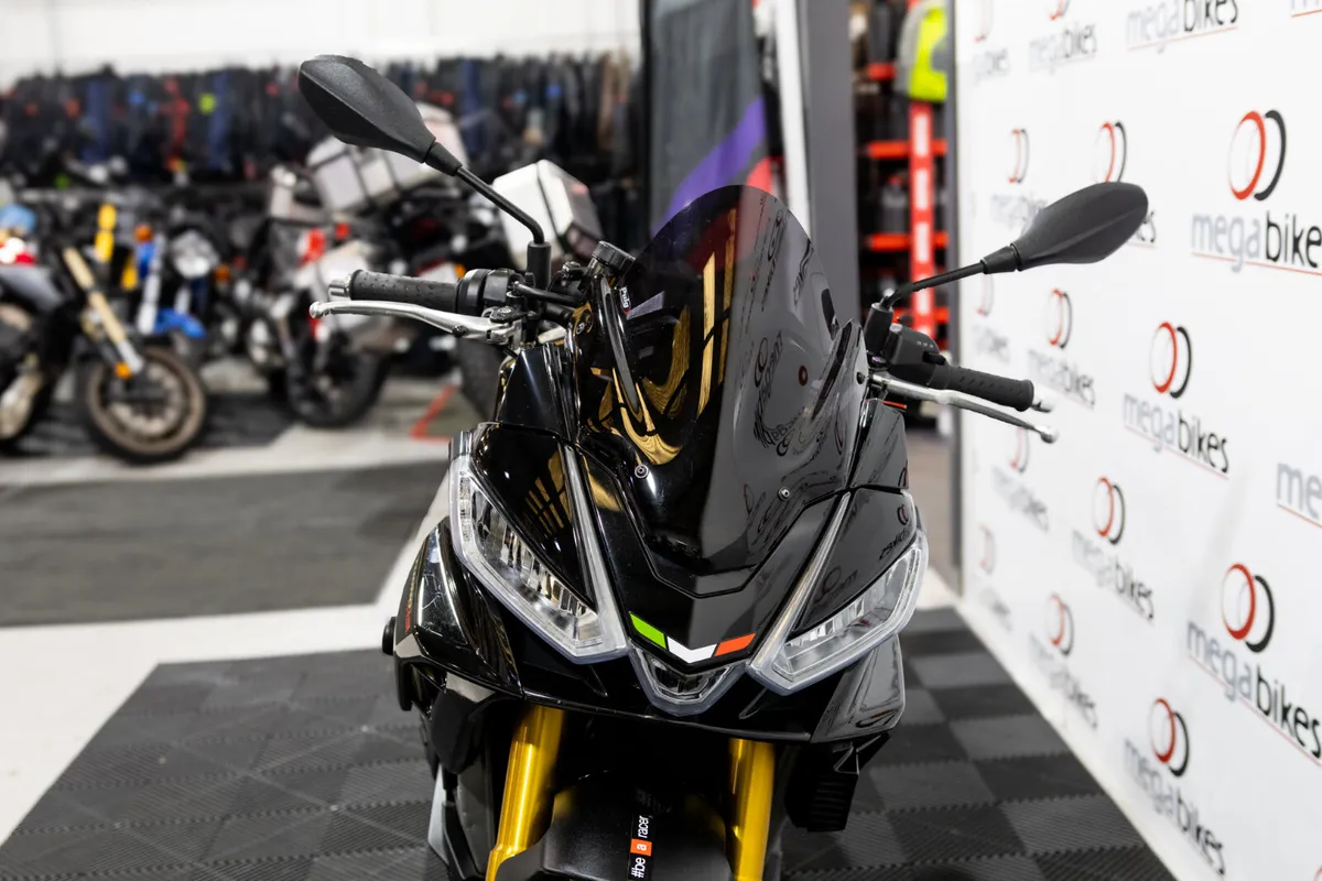 Aprilia Tuono V4 Factory 2022 - Image 3