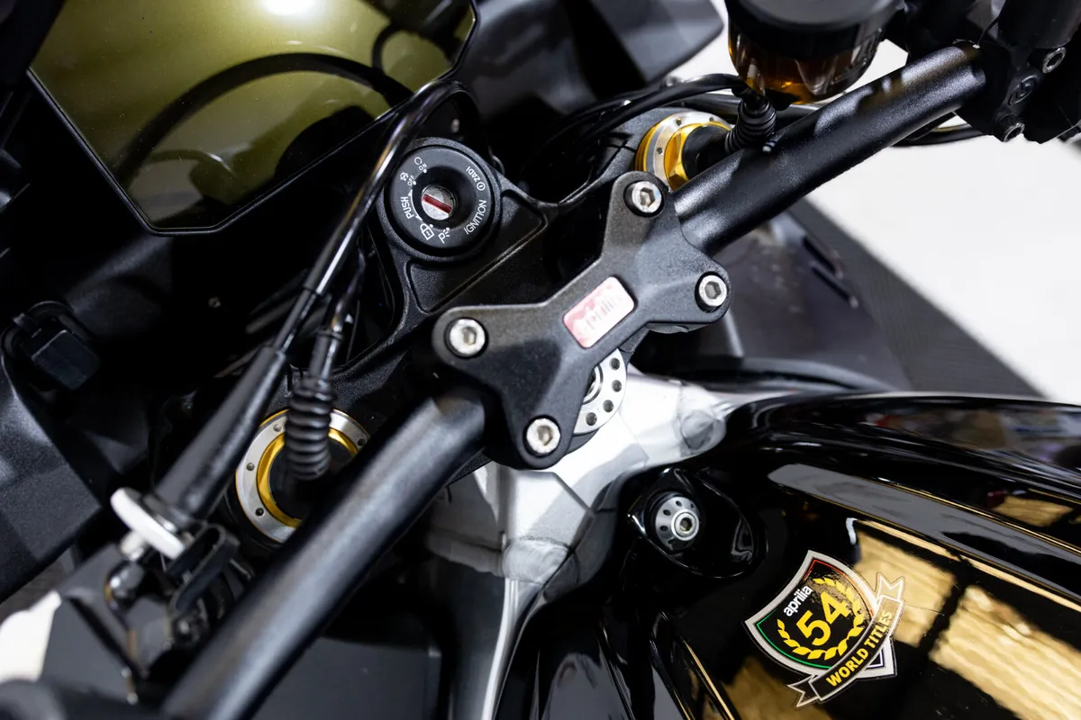 Aprilia Tuono V4 Factory 2022 - Image 4