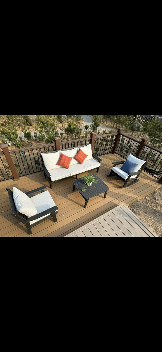Picnic Benches & Seats - Image 1