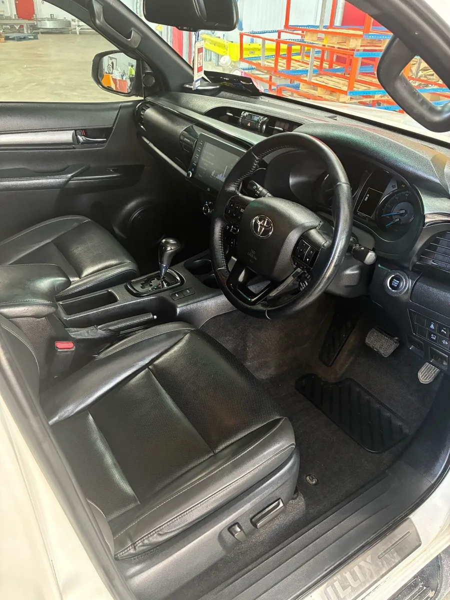 Toyota Hilux - Image 2