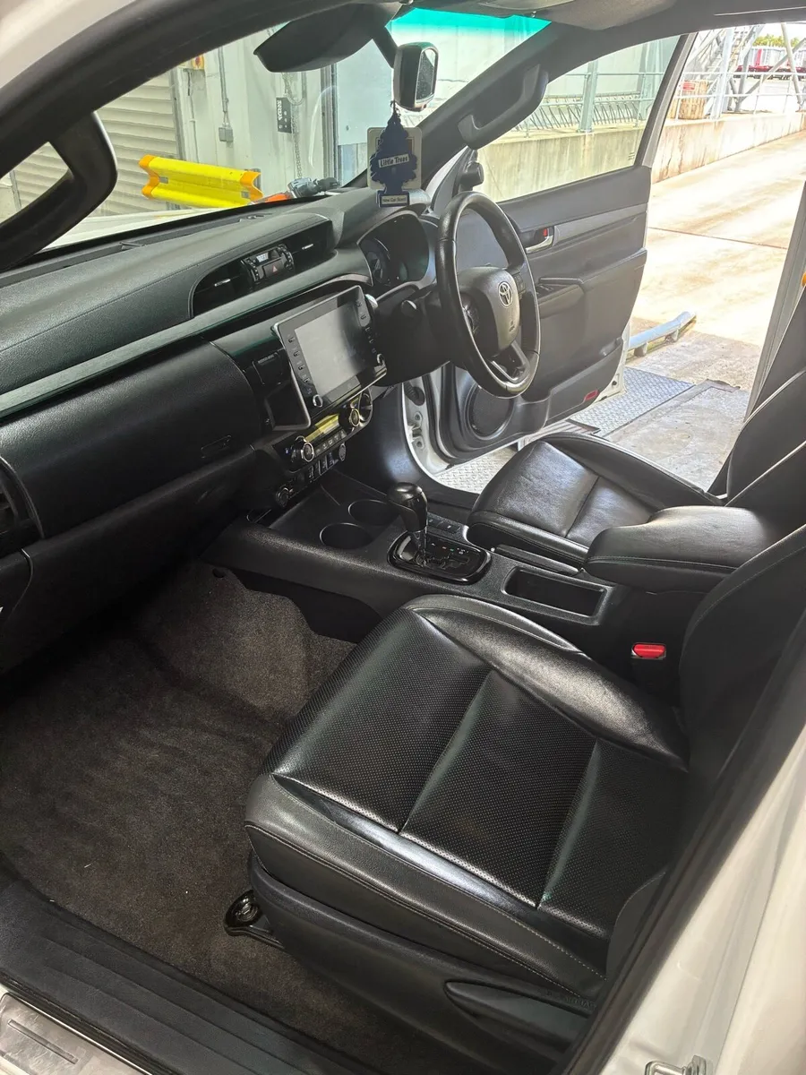 Toyota Hilux - Image 3