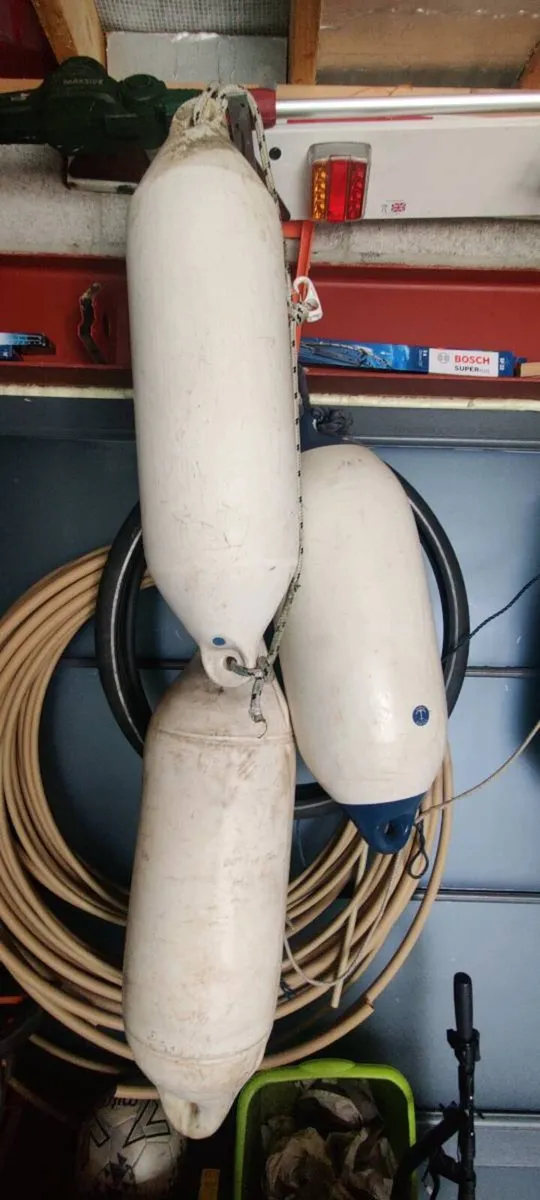 Selection of boat fenders - Image 2