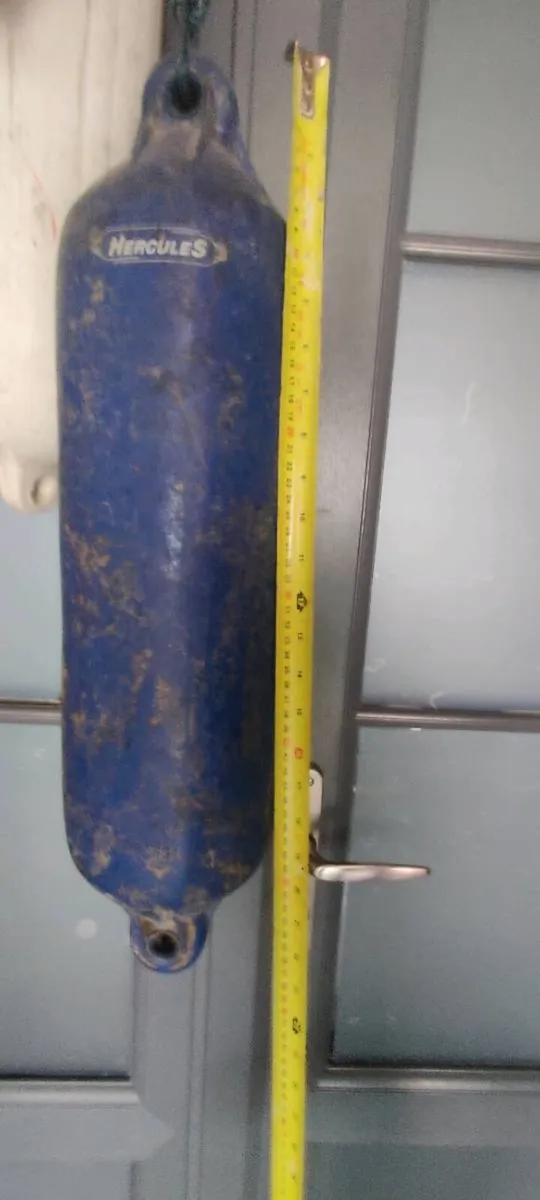 Selection of boat fenders - Image 3