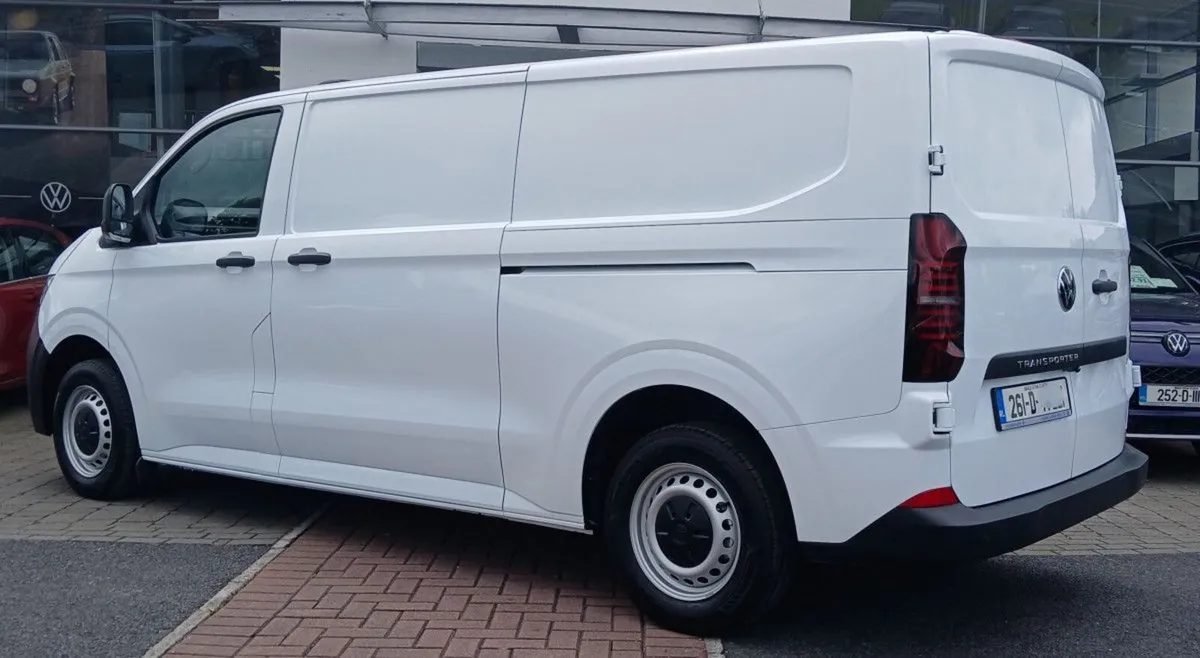 Volkswagen Transporter TRENDLINE LWB28 110BHP  M6F - Image 4