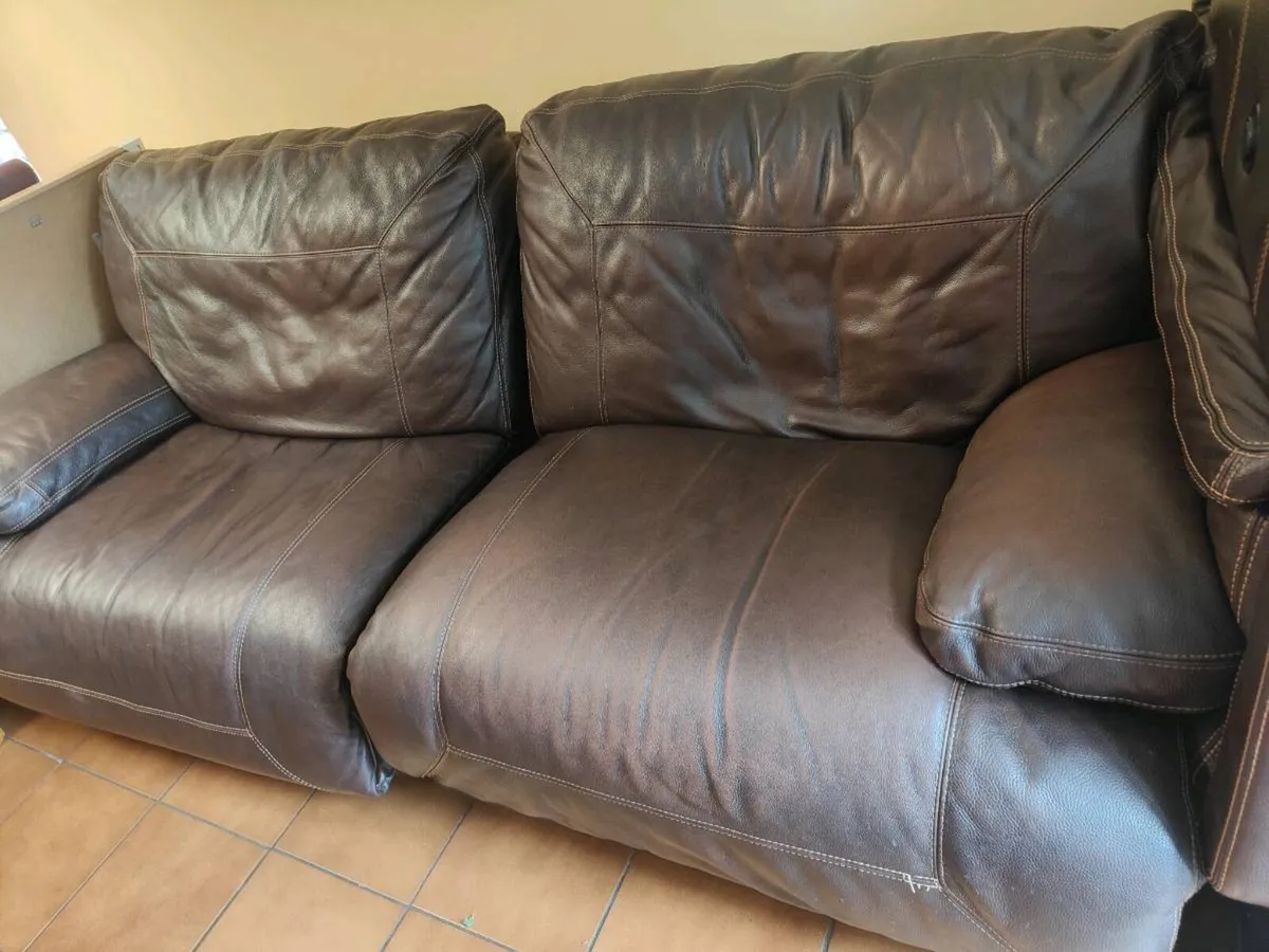 Two seater elctric recliner couch