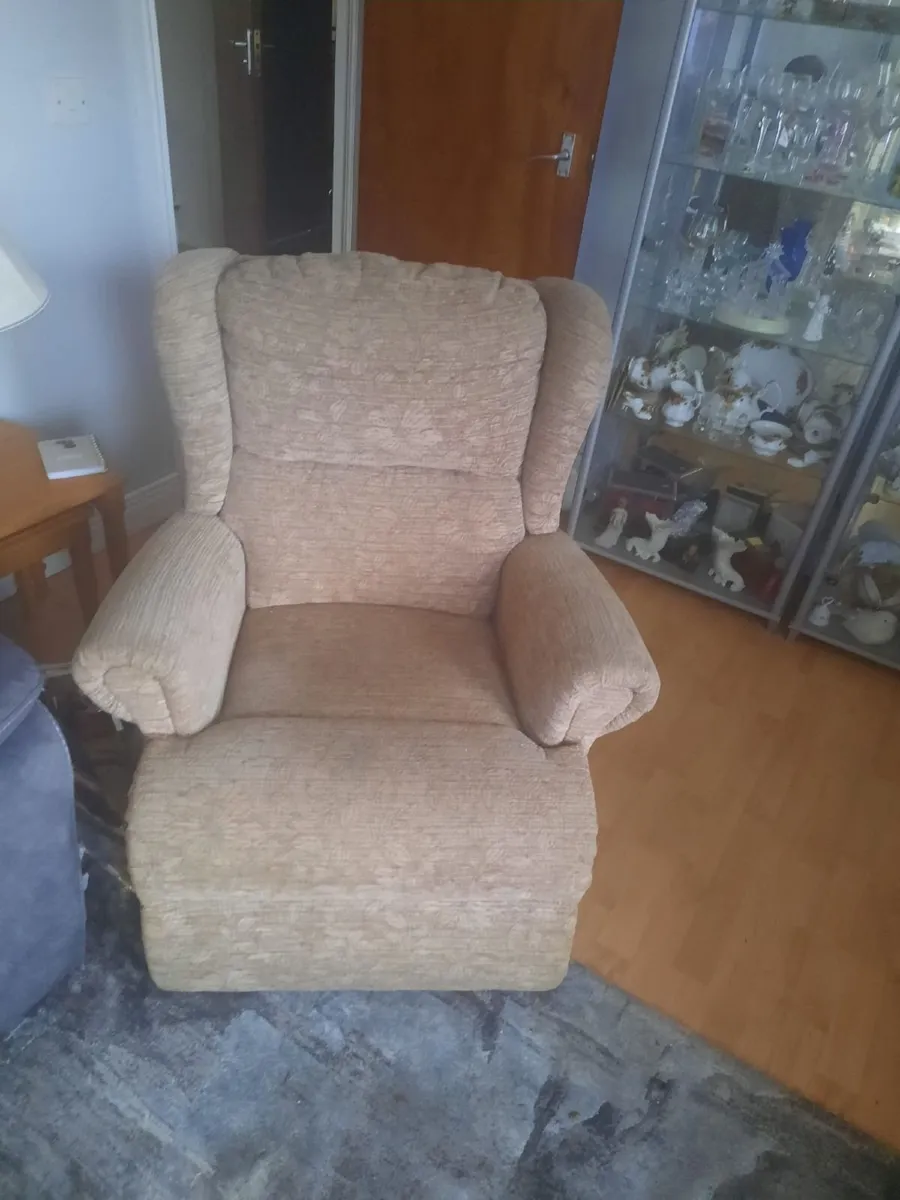 Electric recliner chair - Image 1