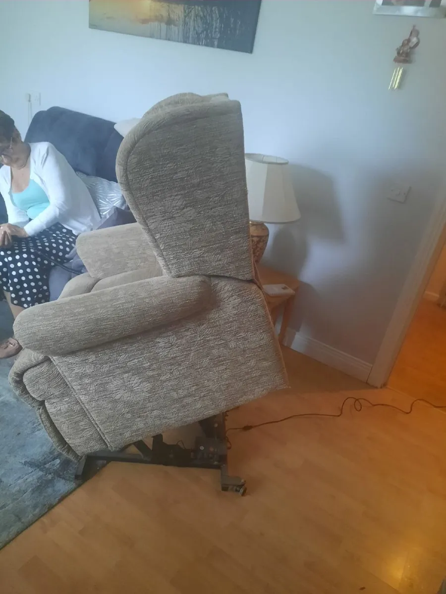 Electric recliner chair - Image 4