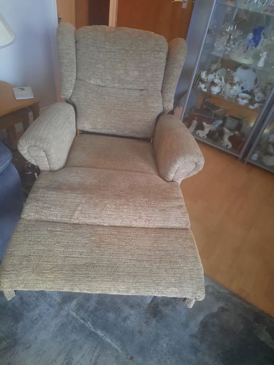 Electric recliner chair - Image 2