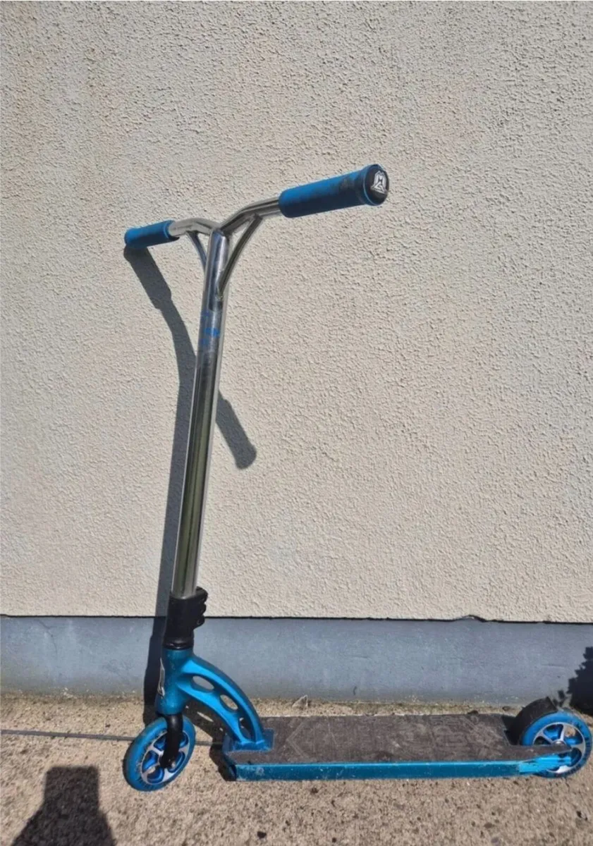 Madd Gear Pro (MGP) stunt scooter