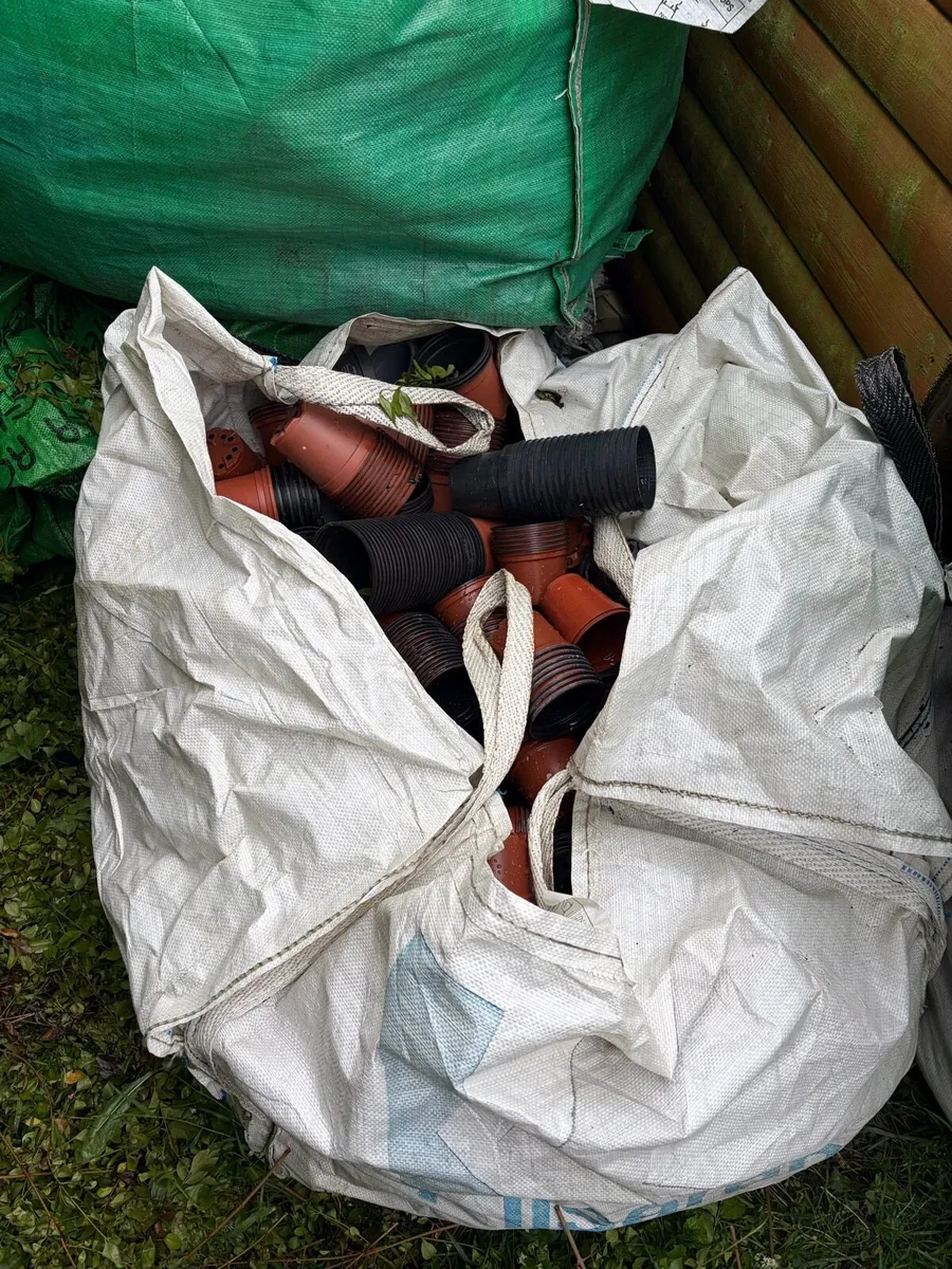NEW plastic pots (per ton bags €50) - Image 1