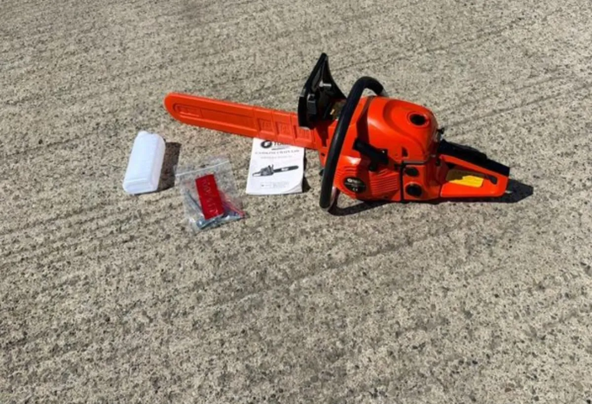BRAND NEW 52CC CHAINSAW - Image 1
