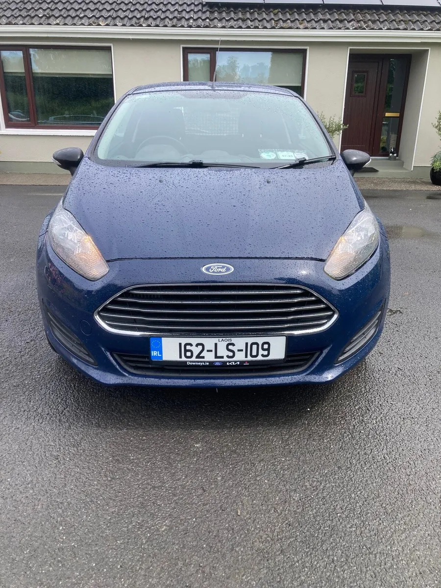 2016 Ford fiesta van - Image 2