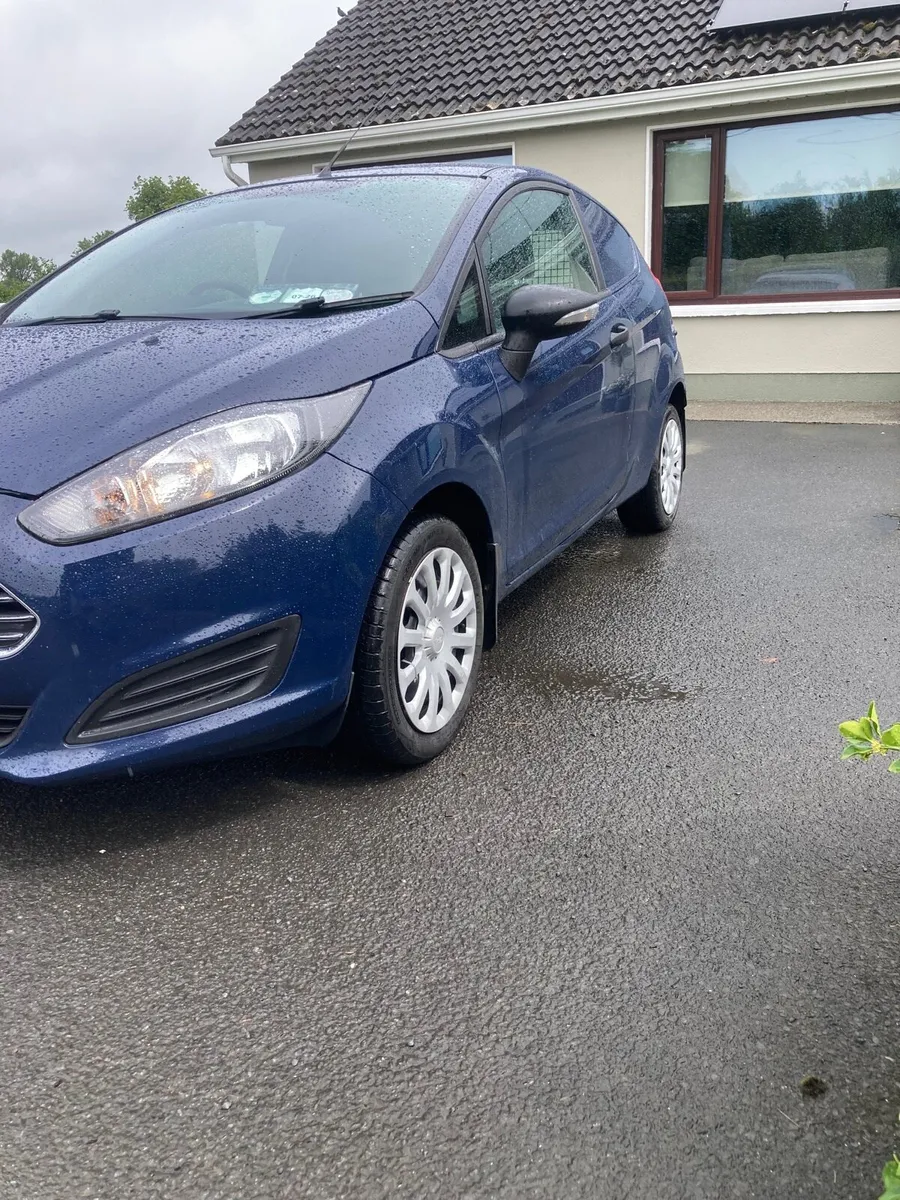 2016 Ford fiesta van - Image 3