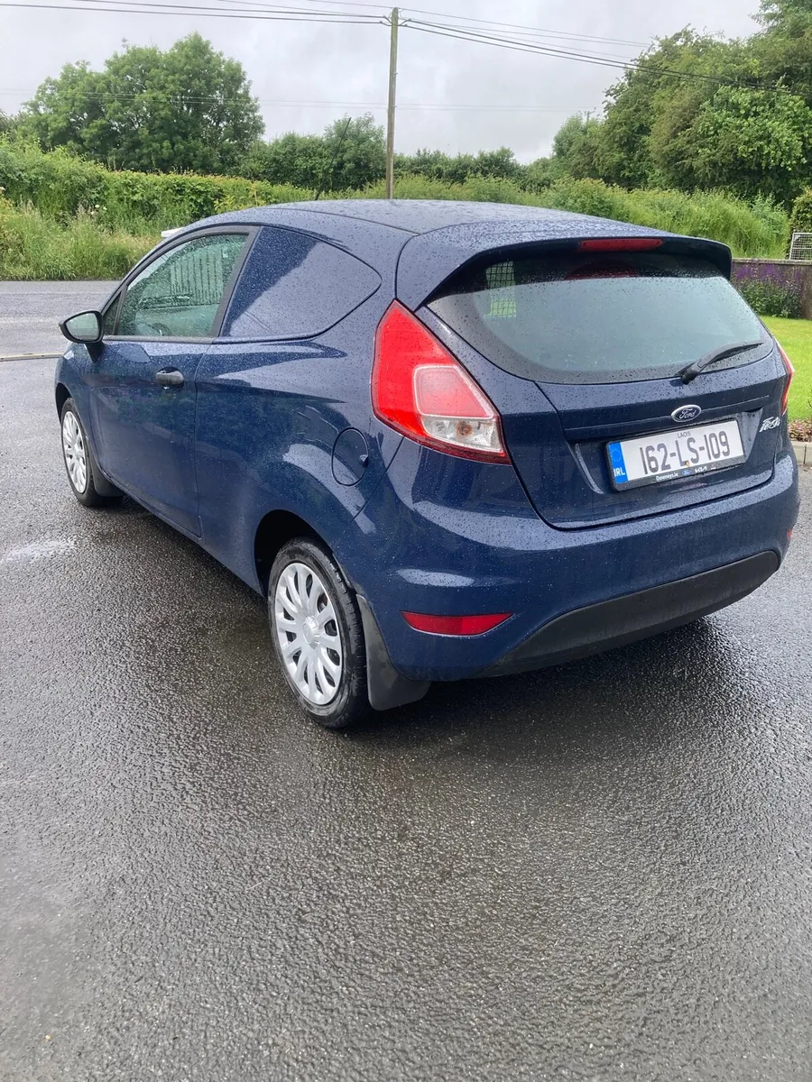 2016 Ford fiesta van - Image 4