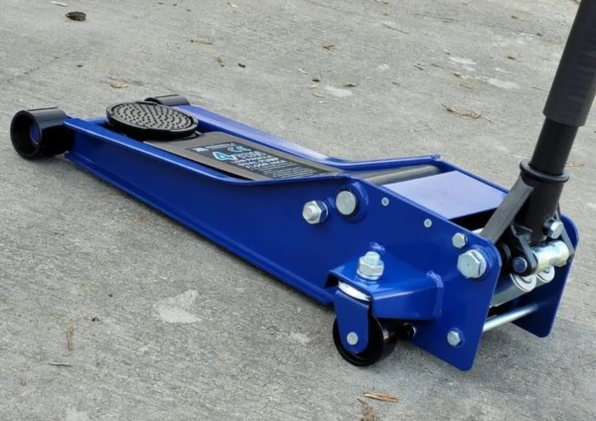 BRAND NEW 4 TON LOW PROFILE FLOOR JACK - Image 3