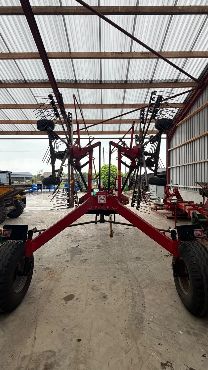 Fella 20 ft  silage rake - Image 4