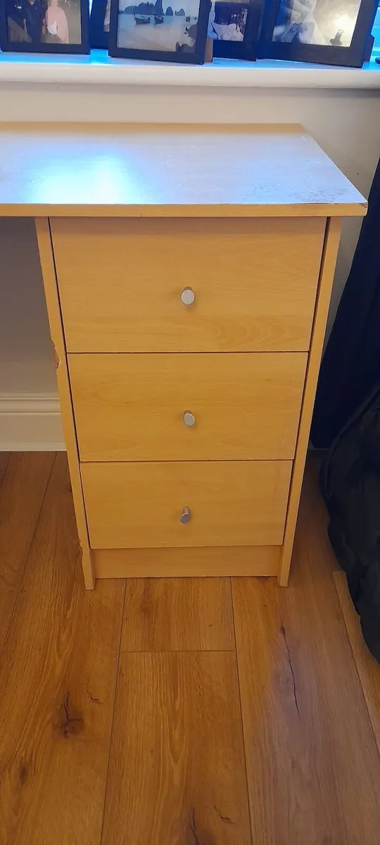 Desk - Image 3
