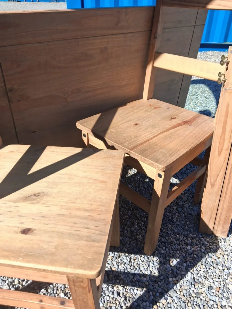 Table and 4 chairs - Image 1