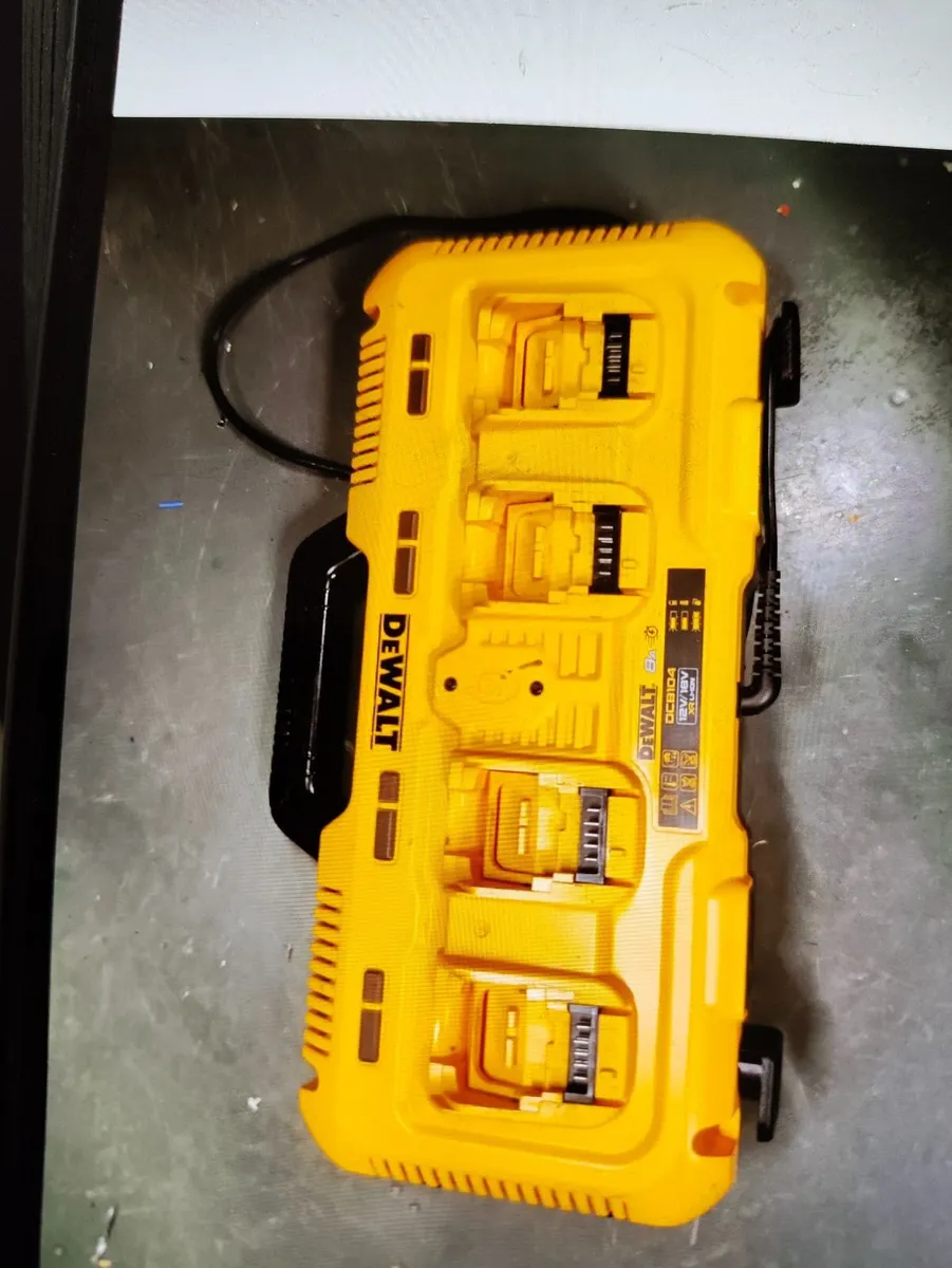 DeWalt dcb104 charger.