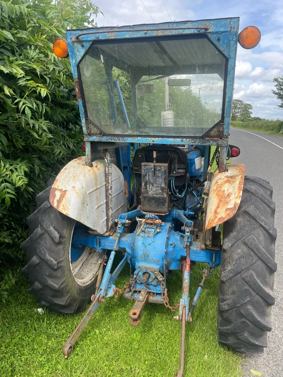 Tractor Ford 3000 - Image 2
