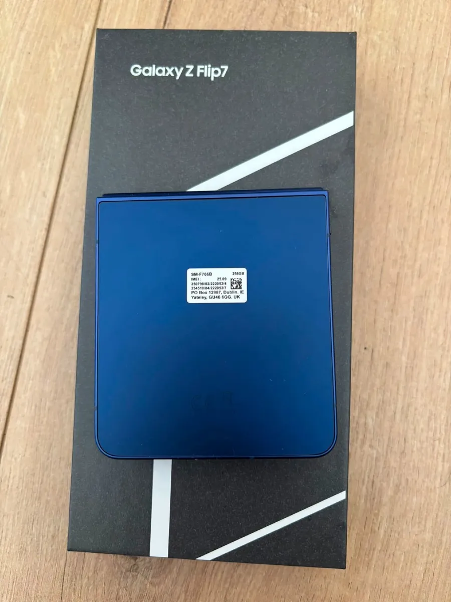 Samsung Galaxy Z Flip 7 - Image 2