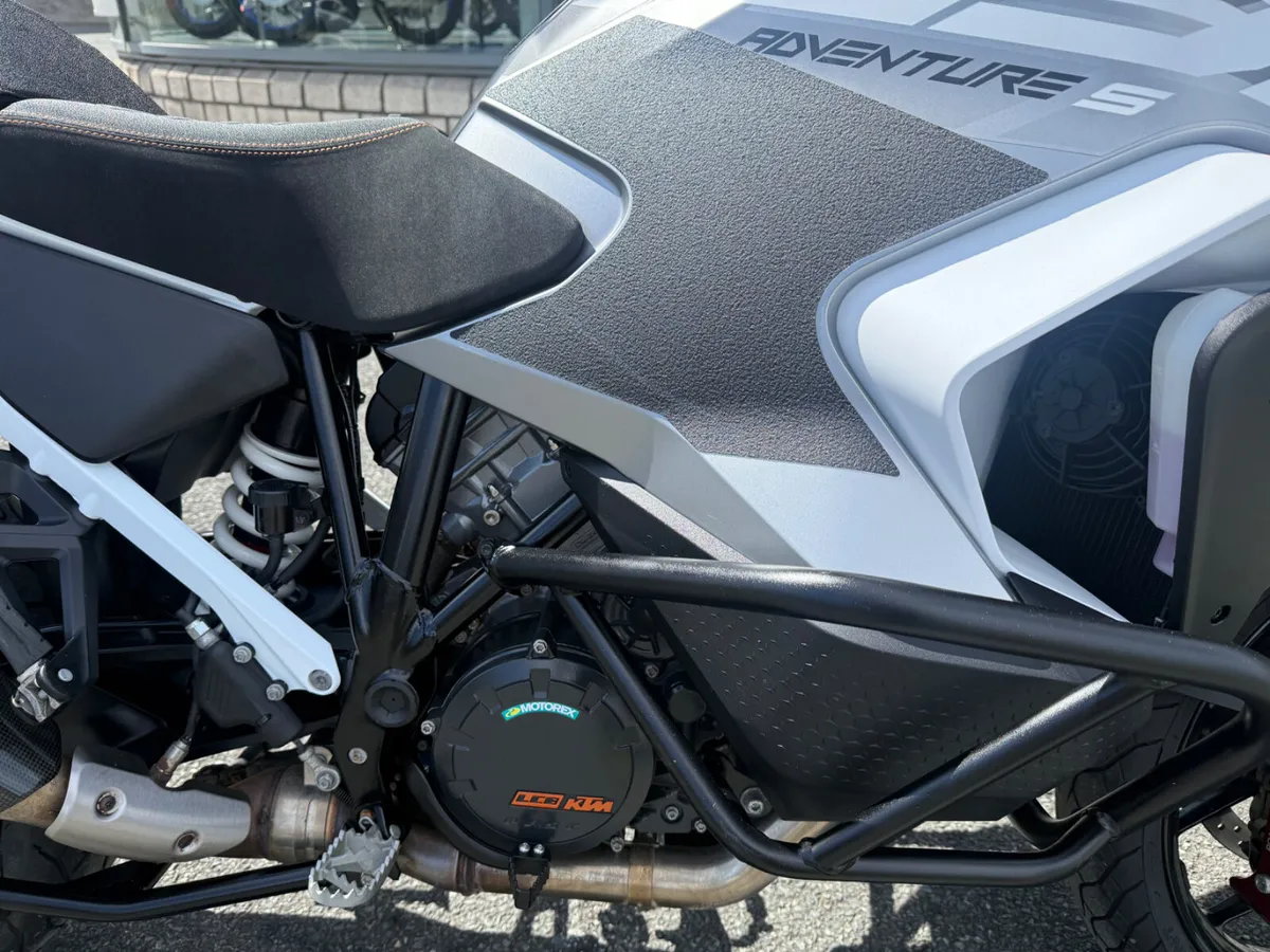 2025 KTM 1290 Super Adventure S - Image 3