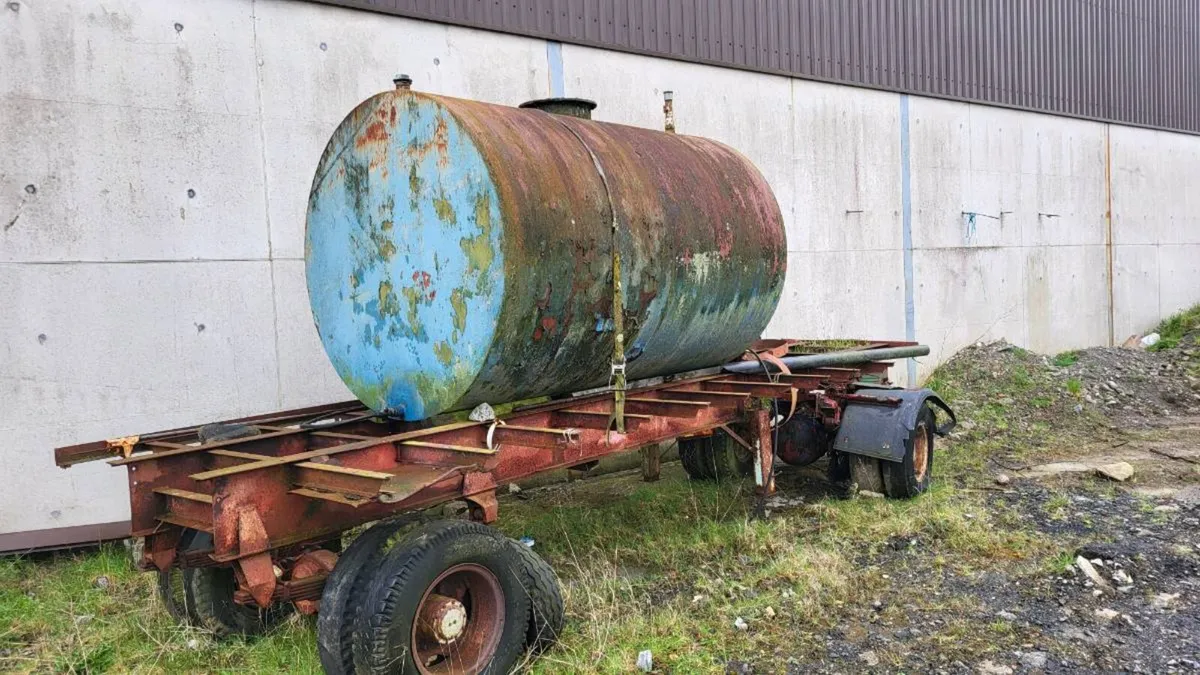 Tank. 2,000 gallon. - Image 1