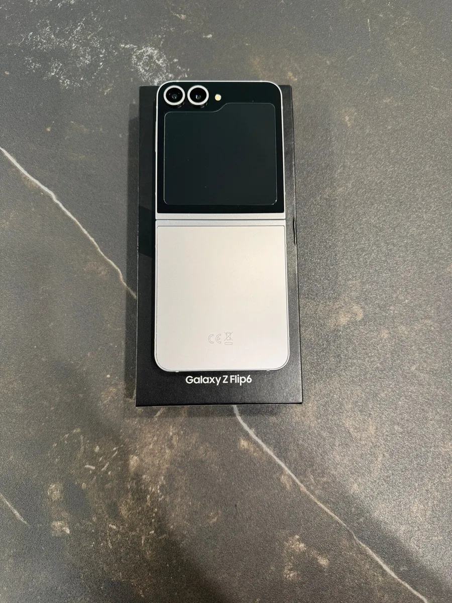Samsung Zflip 6 - Image 1