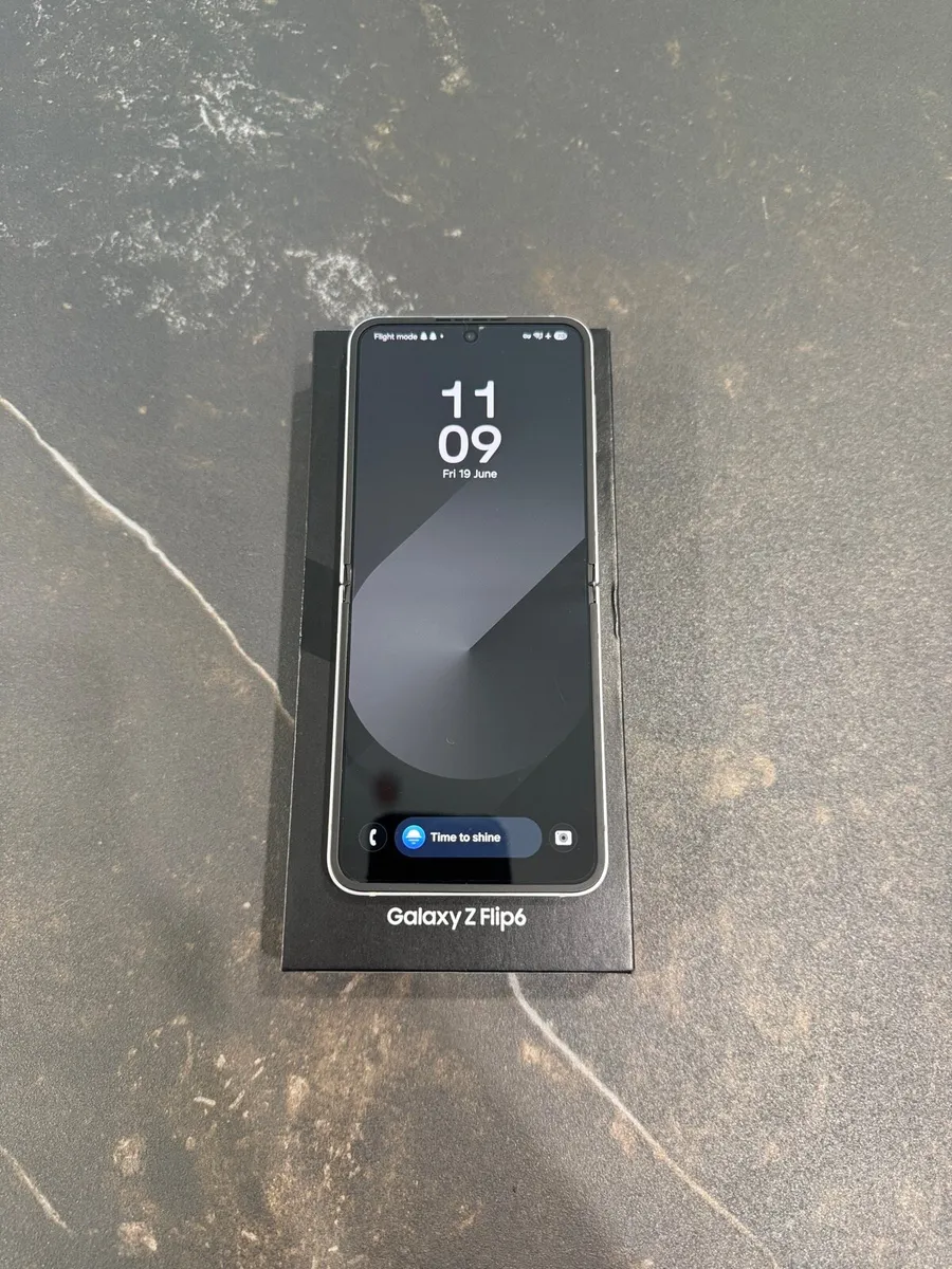 Samsung Zflip 6 - Image 2