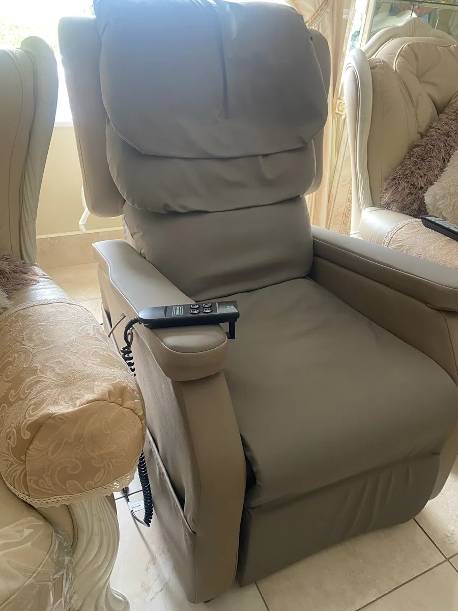 New electric recliner - Image 1