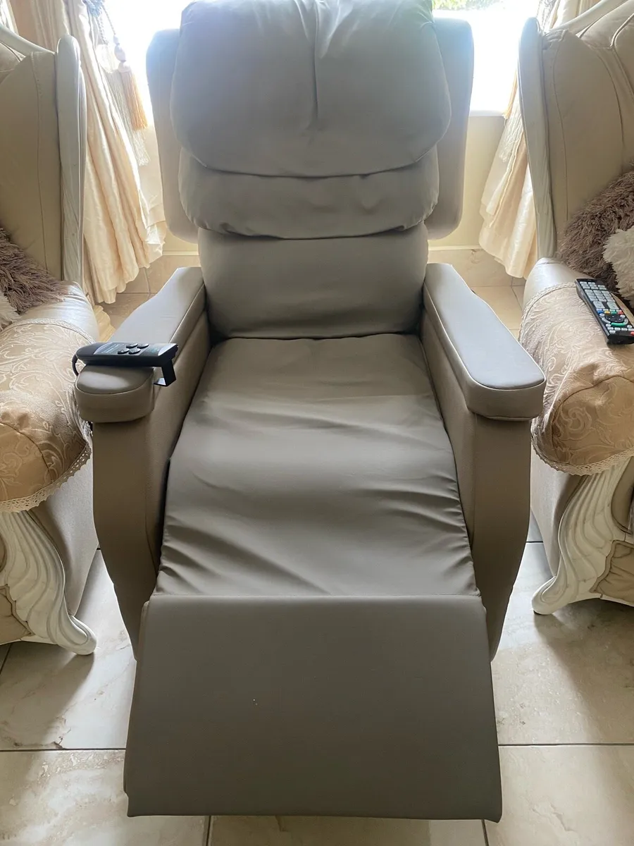 New electric recliner - Image 4