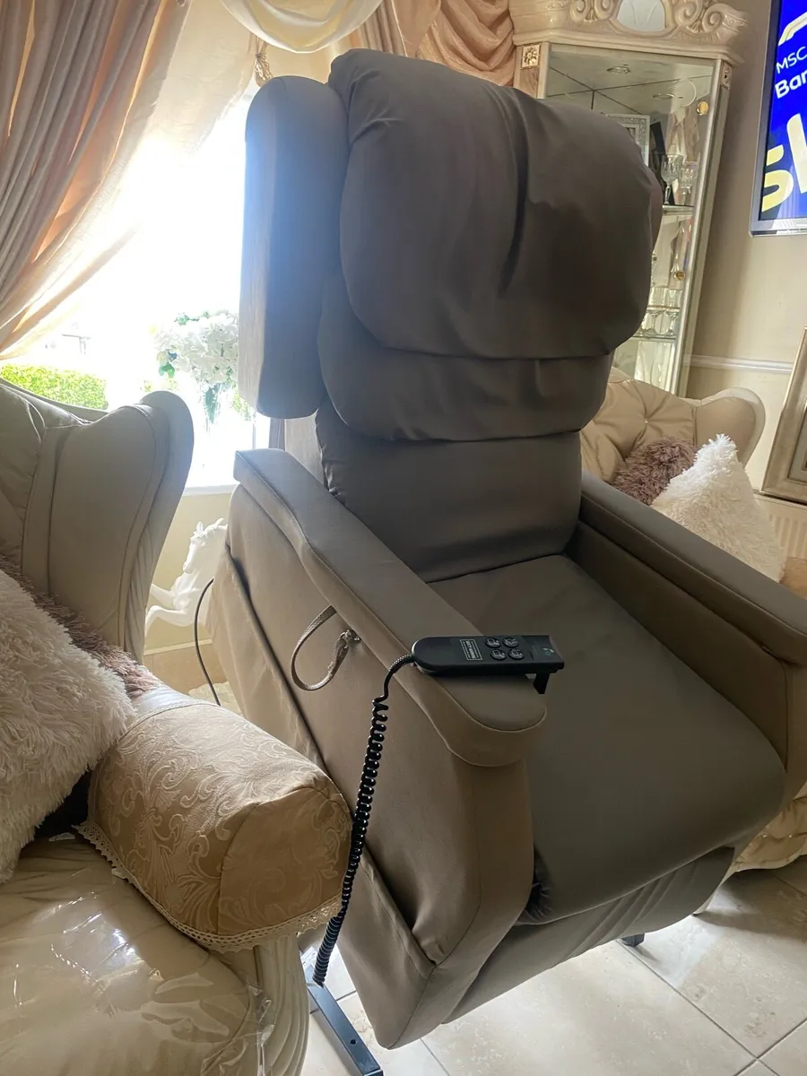 New electric recliner - Image 2
