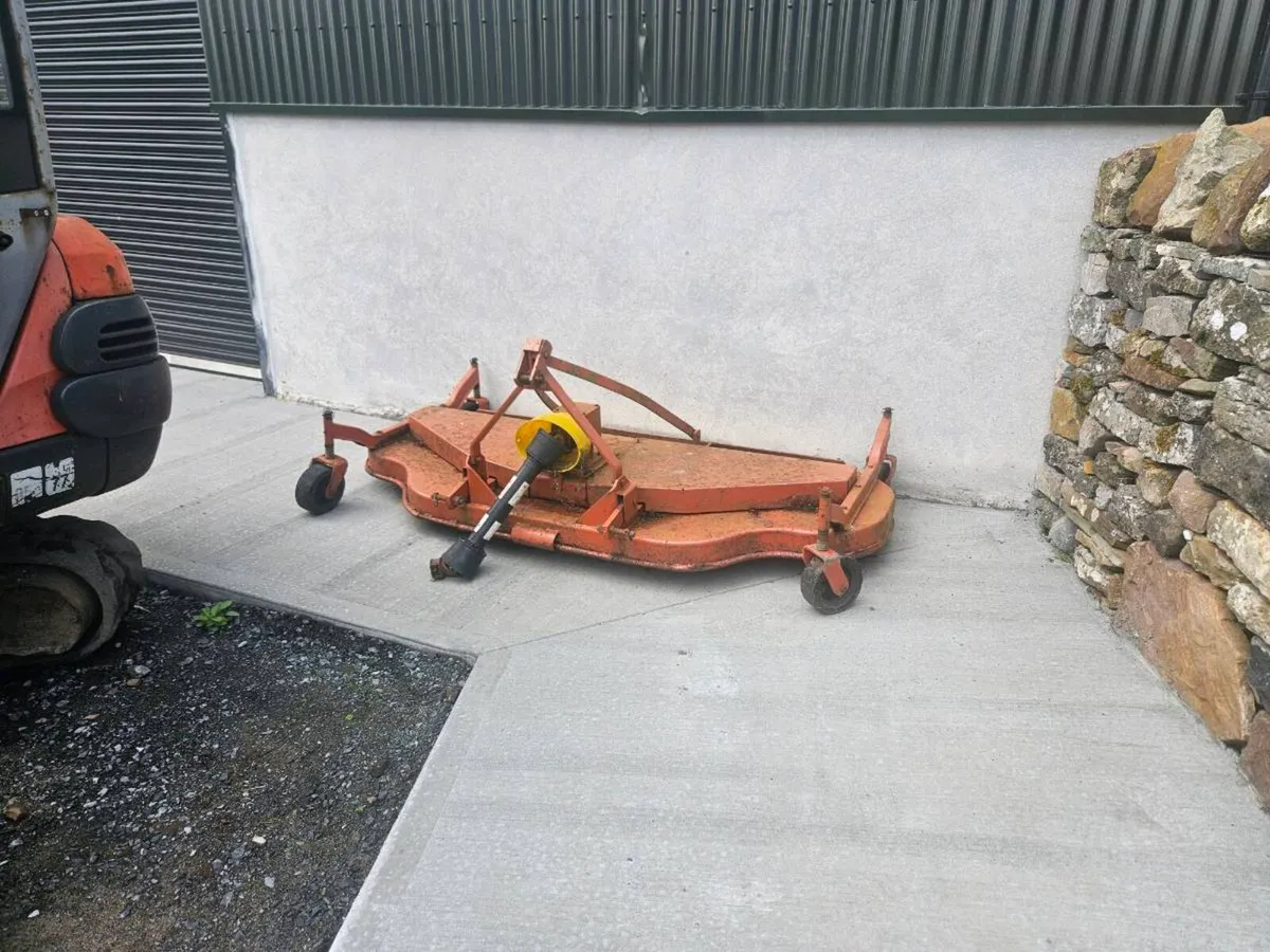 Finishing mower - Image 1