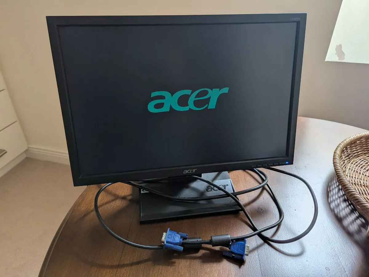 Acer V193W 19-inch LCD monitor in excellent shape