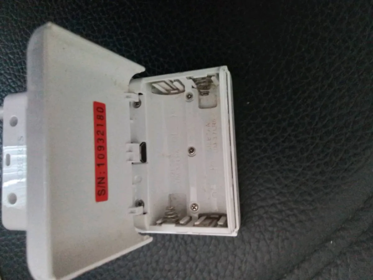 Roberts sports dab radio - Image 3