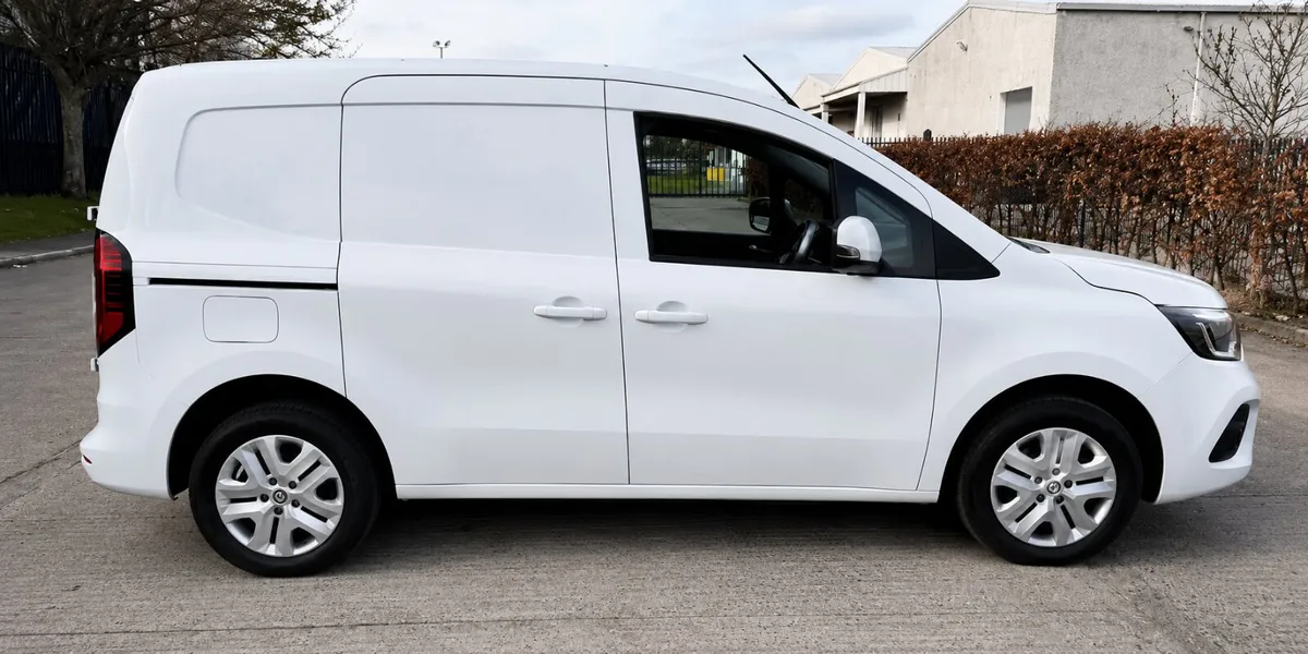 2023 Renault Kangoo High Spec - Image 4