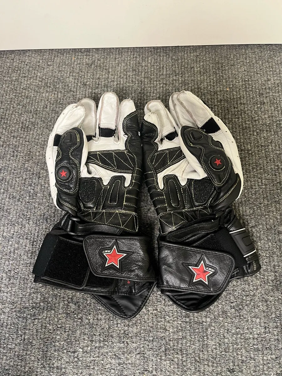 RST Motorcycle Gloves - Image 2